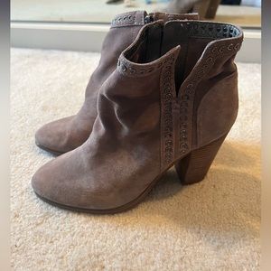 Vince Camuto ankle boots taupe